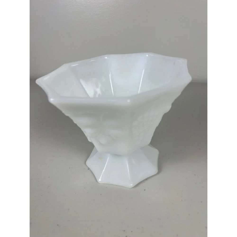 Westmoreland Milk Glass Paneled Grape Footed Compote Bowl‎ White Octagonal 4.5in